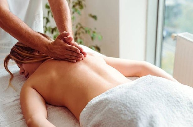 massage lưng tại Thảo Nhi